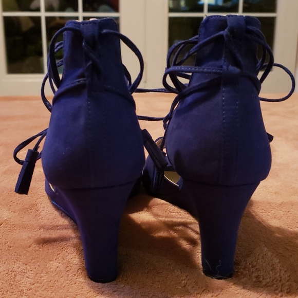 Adrienne Vitadini suede Royal Blue NWOT Sz 7.5 - Picture 5 of 12